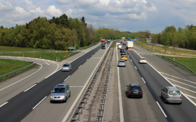 Ausbremsen zu „erzieherischen Zwecken“: Ist das Ausbremsen eines anderen Verkehrsteilnehmers auf der Autobahn als Nötigung strafbar? Ausbremsen zu „erzieherischen Zwecken“: Ist das Ausbremsen eines anderen Verkehrsteilnehmers auf der Autobahn als Nötigung strafbar?