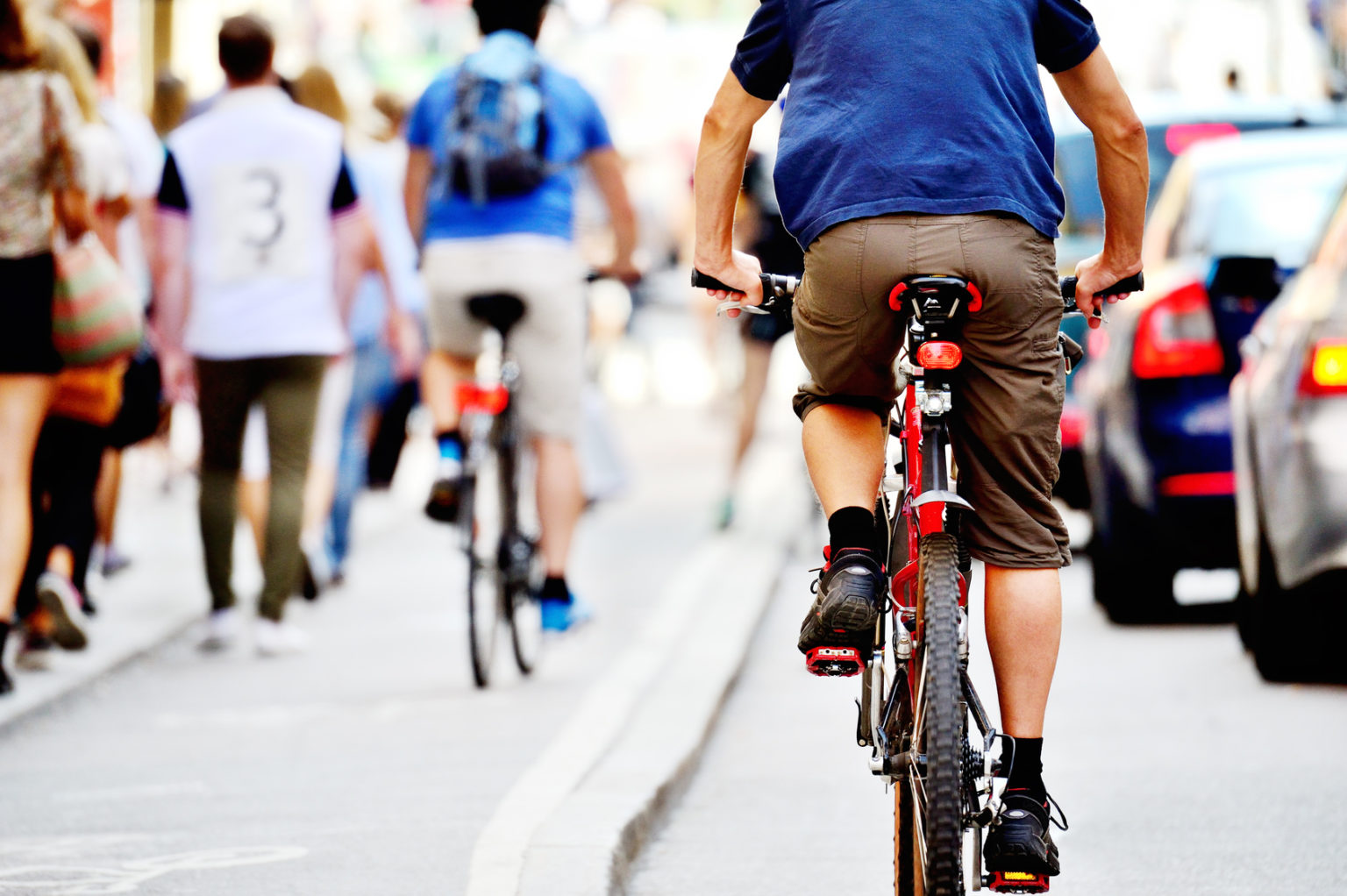 Verkehrsteilnehmer außerhalb des Fahrzeugs Welche Rechte und Pflichten haben Fußgänger