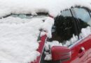 Schnee auf dem Autodach