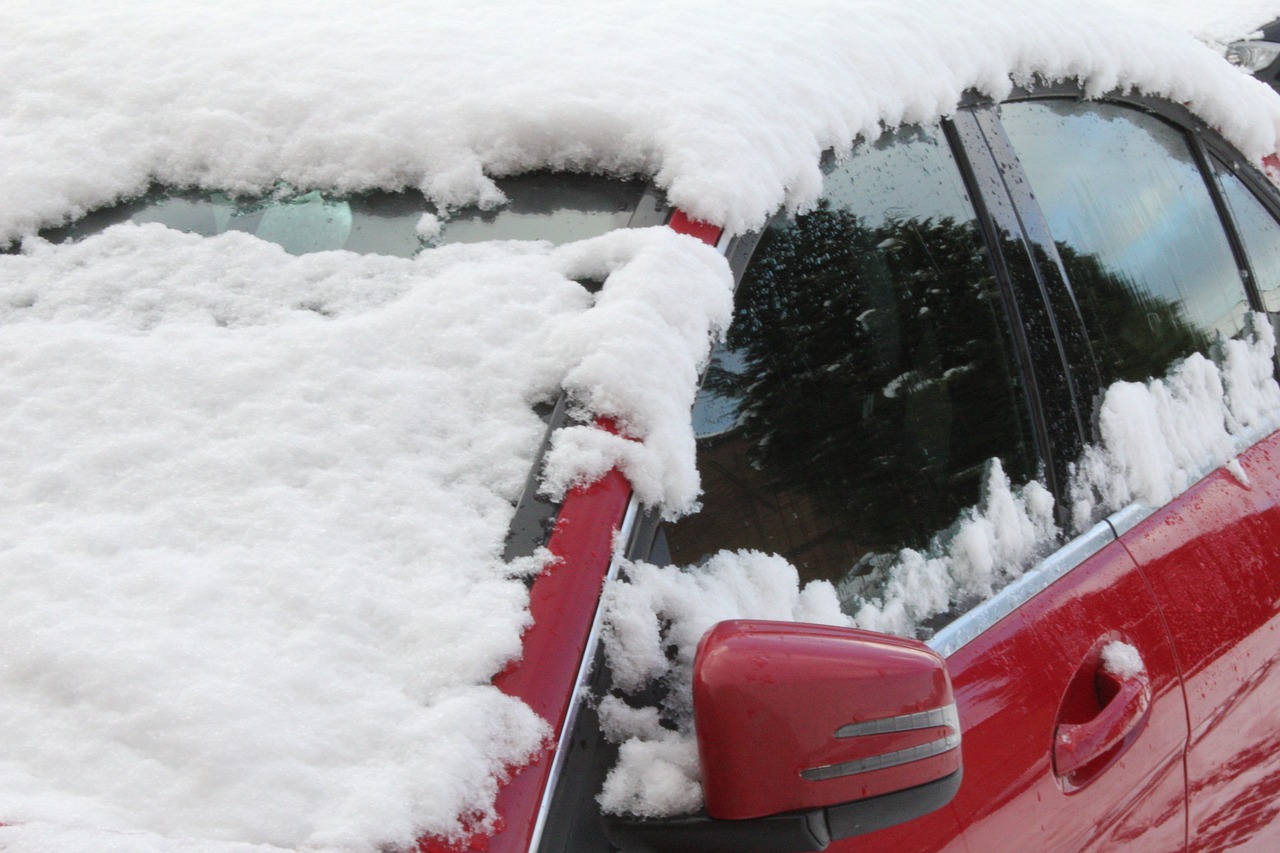 Darf man mit Schnee auf dem Autodach fahren?